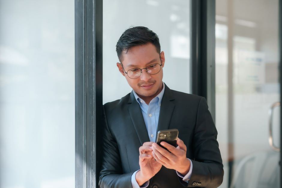 Aplicativo Mobile B2B: Por que o catálogo no celular aumenta vendas em 35%